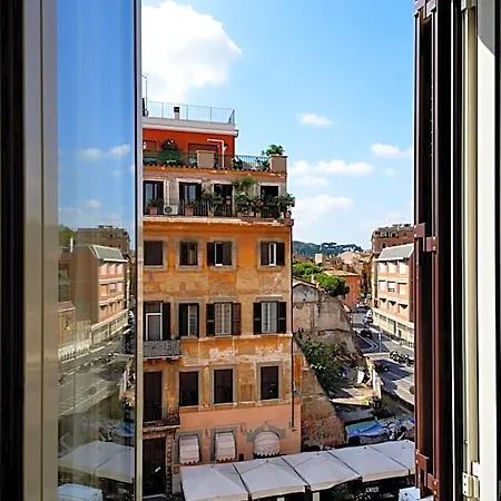 Livia - Trastevere 4*