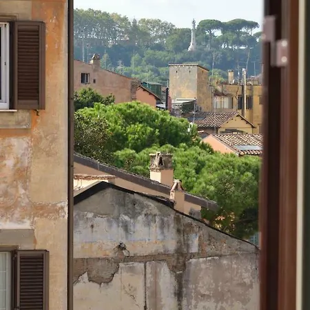 Livia - Trastevere 4*